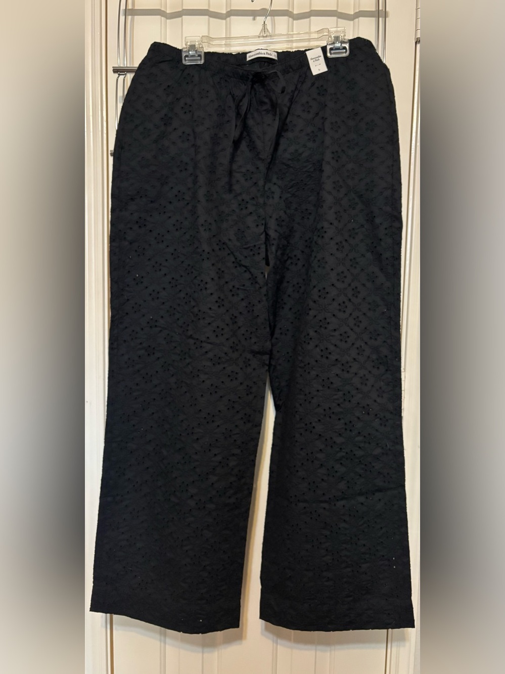 Abercrombie and Fitch Black Wide-Leg Pants - Picture 3 of 3